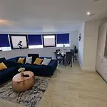 Luxury 2 Bed, 2 Bath Apartment - The Quays